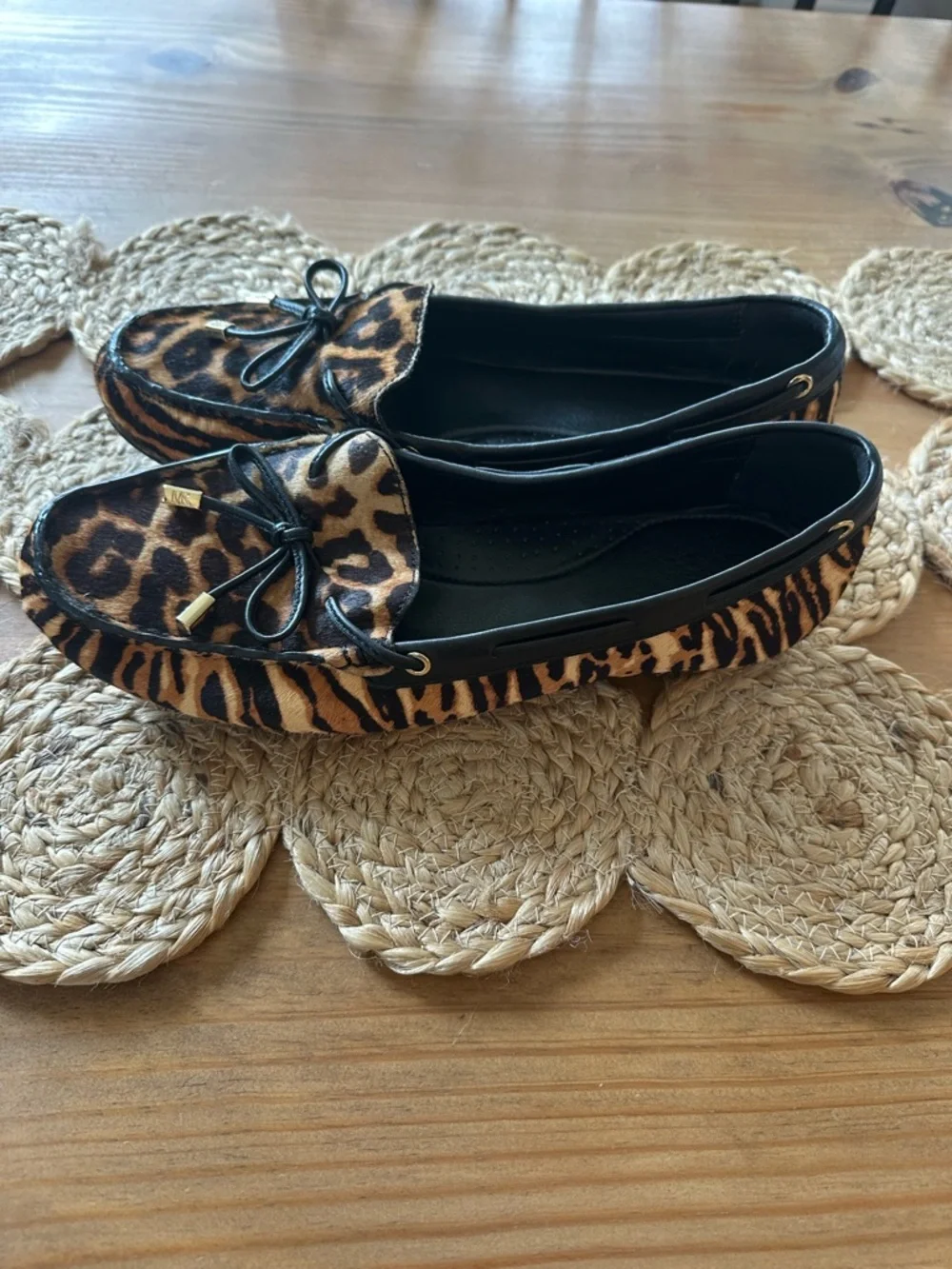 Michael Kors leopard / tiger calf hair flats in very good condition! Size 10